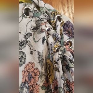 Maurices Unique Lace Up Bell Sleeve Foral Top Size XL